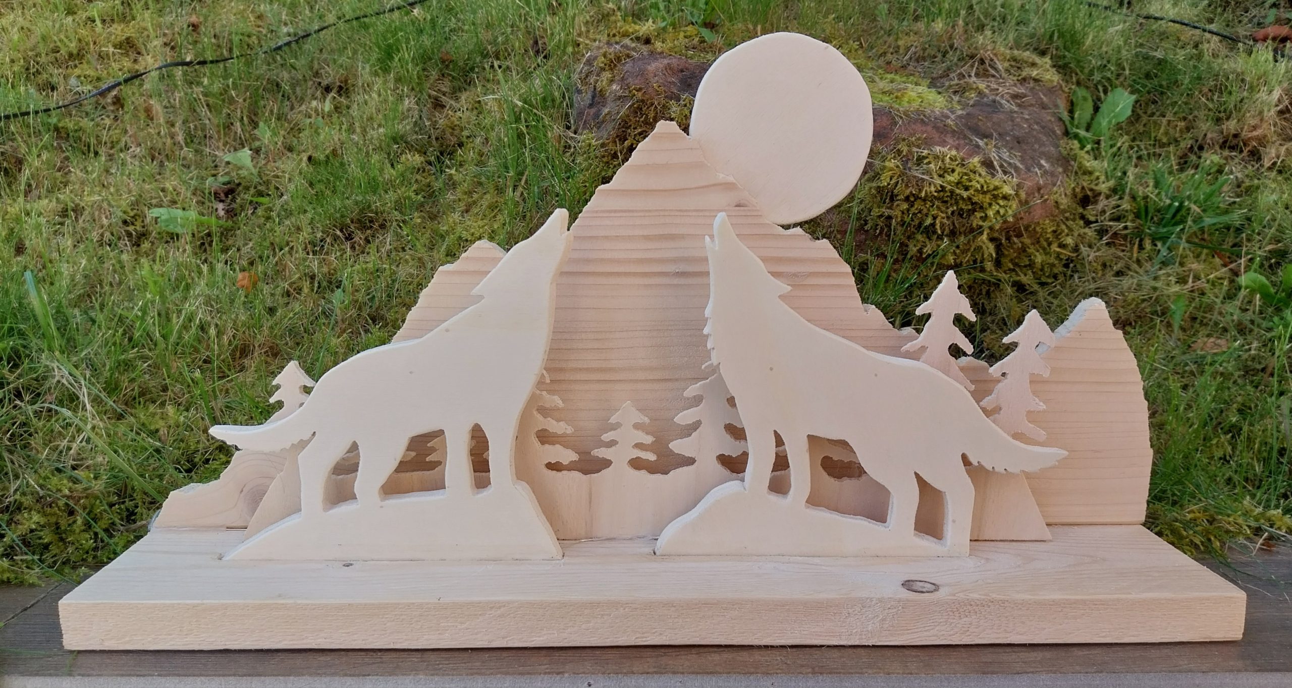 Skulptur "Wölfe in der Wildnis"